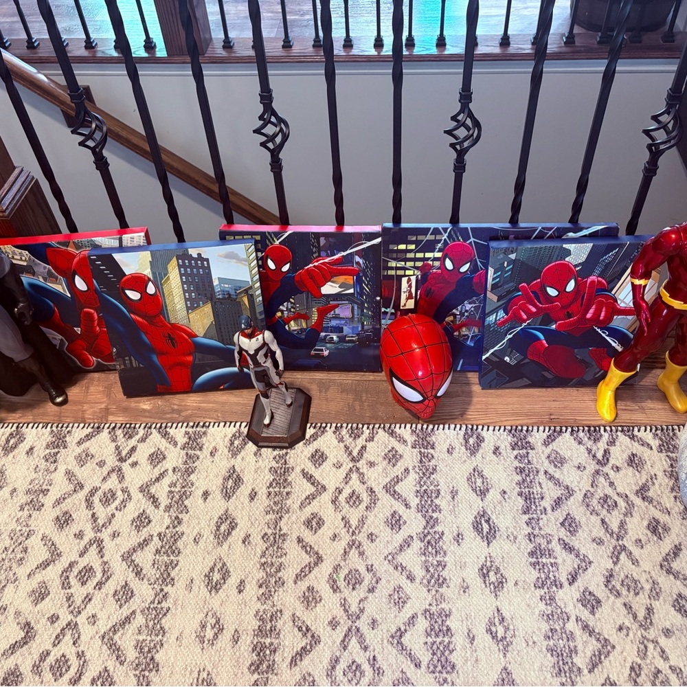 Spider-Man Canvas Art and Figures Set